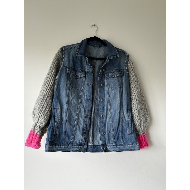 Upcycled denimjakke "Grey with a twist"